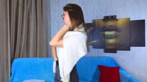 Very Shy and Very Very Sexy Girl Dance :)