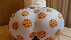 Sweet Stepsister in Pajama giving Me Her Wet Cookie