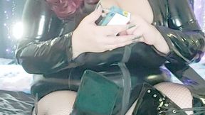Nicki Pie in all latex chainsmoking VS120s