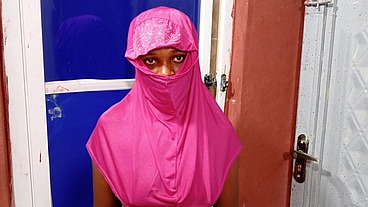 A horny muslim wife has sex with her husband best friend xxx video homemade black porn