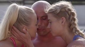 Two Blonde Outdoor Fitness Sessions