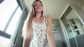A sultry chick on a stud takes a facial