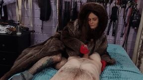 Fur Goddess gives hanjob, postcum and facesitting (wmv)