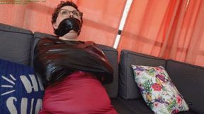 Wrapped up in shiny black tape for bound orgasms (WMV HD 8000kbps)