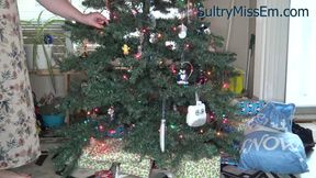 Giantess shows tiny the tree
