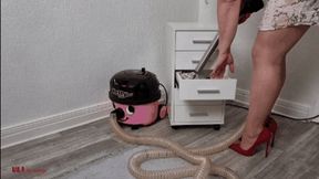 Mila - Vacuuming mistery items from drawers