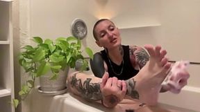 Bathtub Sensations - Feet Focus 4