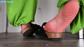 Sundae never hears her classmates down in her birks! - MP4
