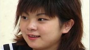 Chubby face Yuki Makino gives a head on cam
