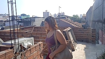 PEDREIRO FOLGADO ATRASA A OBRA E SEDUZ A PATROA