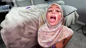 Arabian hijabi hottie flaunts hijabless bod and receives monumental creampie facial