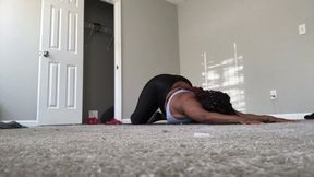 Giantess Yoga 4K Povsmaller