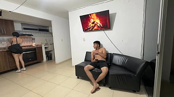 Mi culona latina hermanastra quiere salir de fiesta con sus amigas, a cambio de no acusarla con nuestros padrastros me da una rica follada por su estrecho culo, hasta darle toda mi rica leche.