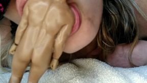 Tiny kissing game