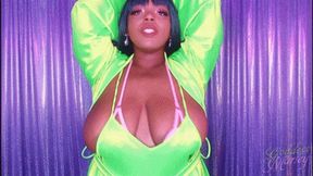 Quick Cleavage Tease!