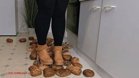 Mila in Hasbeens - Crunchy buns
