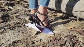 high heels crush, high heels stuck, high heels sinking in ground, high heels bending, dirty sandals, shoe crush things