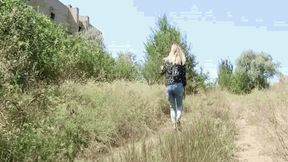 Running away from the chase down the stairs WMV(1280x720)FHD