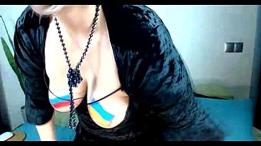 Viva the negotiations! Russian MILF born in Ukraine stands for lasting peace .!. ))