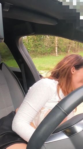 Un Etrange Surprend Kat Aluna Dans Un Parc Publique