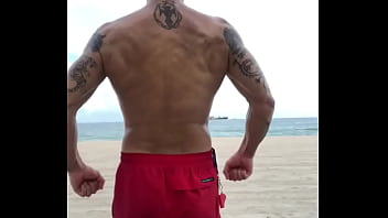 BACK MUSCLES FLEXING