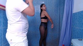 me vesti con medias panties y tacones para mi padrastro me lleno de piss