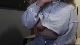 CUTIE 19 YO SMOKE A CIGARETTE AND PERFORMANCE A BIT HER