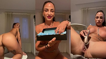 Very hot tattooed brunette, playing with dildo and SQUIRTing with satisfyer