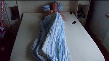 Dicker MILF Besuch am Totensonntag 1 ** Ausziehen - Streicheln **