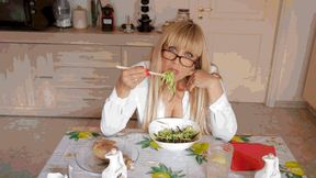 She loves to enjoy food! WMV (1920x1080) FHD