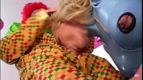 Gorgeous Blonde Jodie Moore Lets a Creepy Clown Pound Her Asshole Before Tasting His Cum