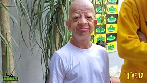 bruno diferente entra na carona e e sacaneado por elisa sanches que arranca sua roupa e cai de boca