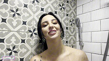 Trepada matinal com gozo na bucetinha