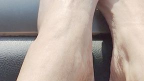 Tempest flexing while feet on dash