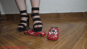 Giantess Akila crushes puny cars