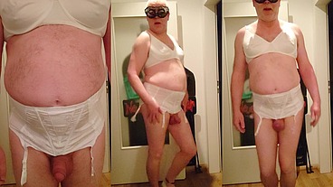 Spaß in Strapsgürtel und BH