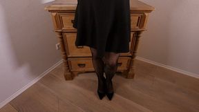 Large pussy lips in fishnet pantyhose (2022) (MP4)