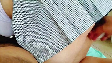 Por puta y por ir mal en la clase tuve que darle una buena mamada y el culo al prof de matemáticas!