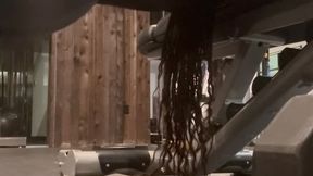 Booty Bouncing in Tight Gym Leggings