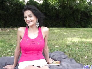 mother I'd like to fuck Taylor Lane Takes Advantage Of Neighbors Weenie