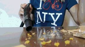 Cleaning the table with a vacuum cleaner MP4(1280*720)HD