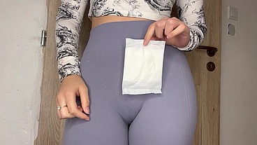 I masturbate in a maxi insert and cum with a vibrator babe