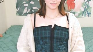 It is that simple to become close to her—watch, click, connect! Sensational 4