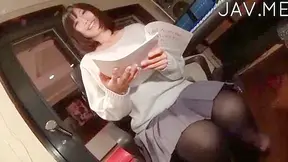 Awesome cutie with nice round boobs poses in a studio