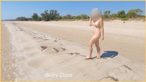 Wifey Strips Completely at the Beach,&#x516C;&#x5F00;for All Voyeur Eyes