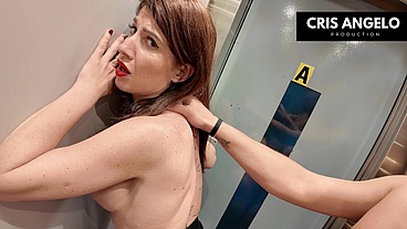 APAGON España - Blackout SPAIN - Bloquée dans l'ascenseur, elle finit par baiser son voisin marié - part 02