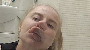 Blondie makes a face! MP4
