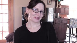 Filling the Hole inside milf's Yoga Leggings