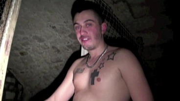 626 striaght in gogging suck his friend in discret underground