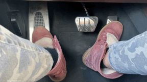SMELLY ITCHING FEET WITH FUNGUS WHILE DRIVING HER CAR IN BOOTS - MP4 Mobile Version